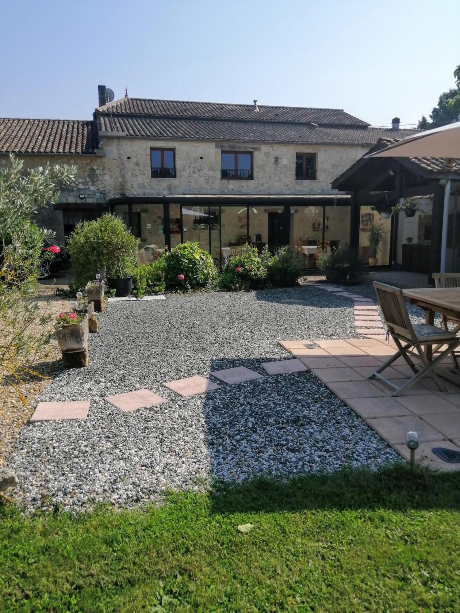 Bed and Breakfast Le Grand Chemin De La Vie Montcaret Zewnętrze zdjęcie